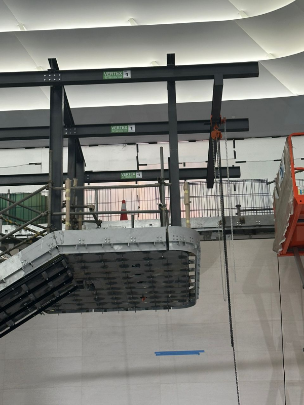 Custom Made Handling In Shopping Mall 