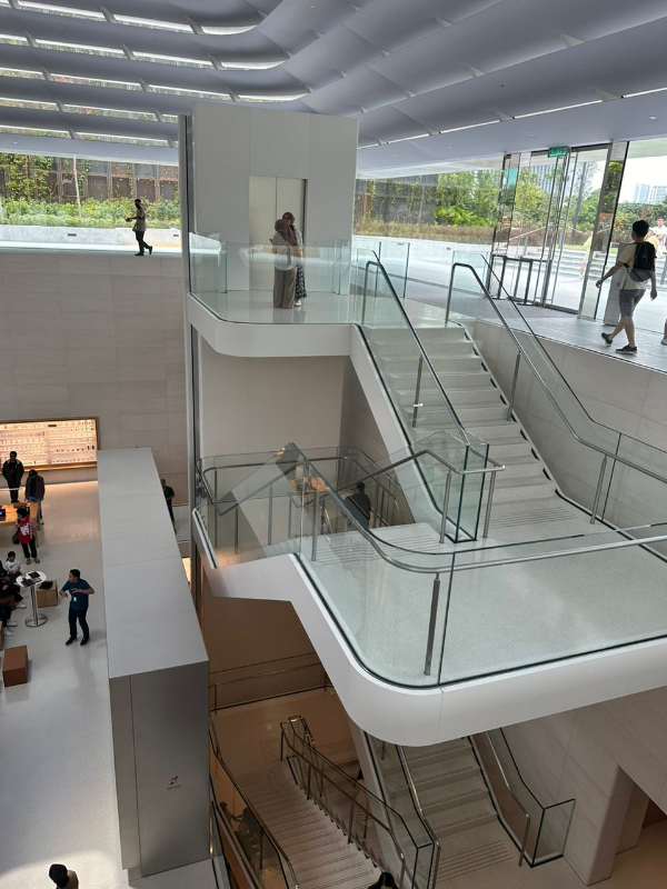 Custom Made Handling In Shopping Mall 